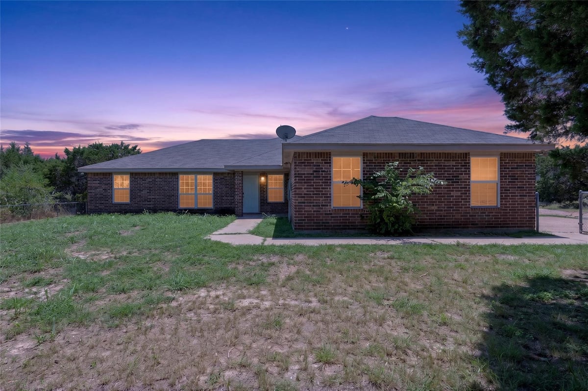 View 815 Rocky LN in Sun Set Estates Phs 1 Replat O 815 Rocky LN - front exterior - Luxury home in Sun Set Estates Phs 1 Replat O, Copperas Cove, TX