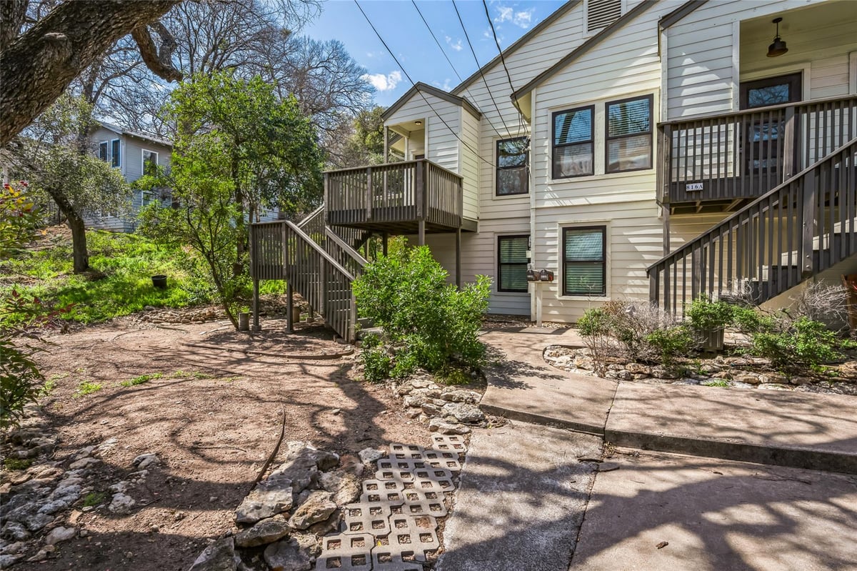 View 816 Patterson Ave Unit #B in Washington Heights 816 Patterson Ave Unit #B - property photo 1 - Luxury home in Washington Heights, Austin, TX