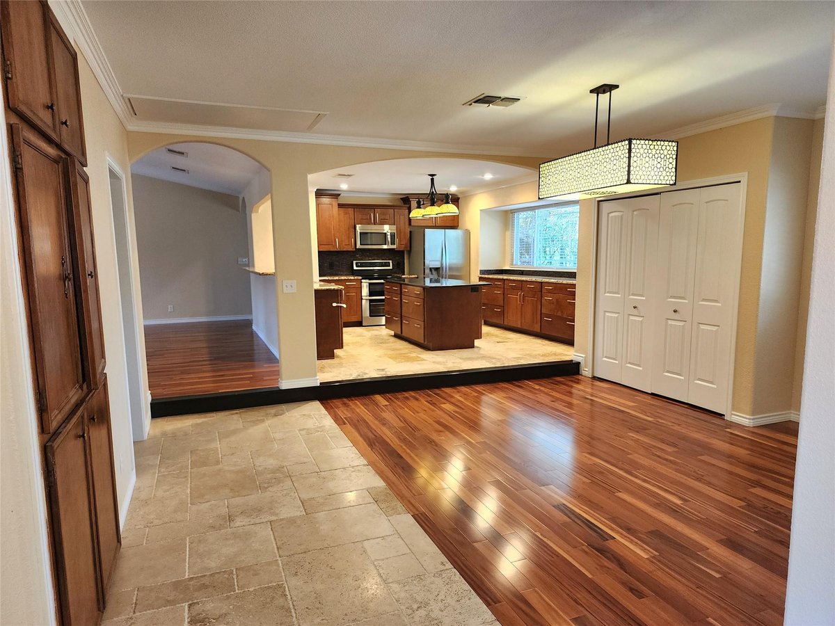 Living area at 817 Willow Creek Cir - 4 bed 2 bath home