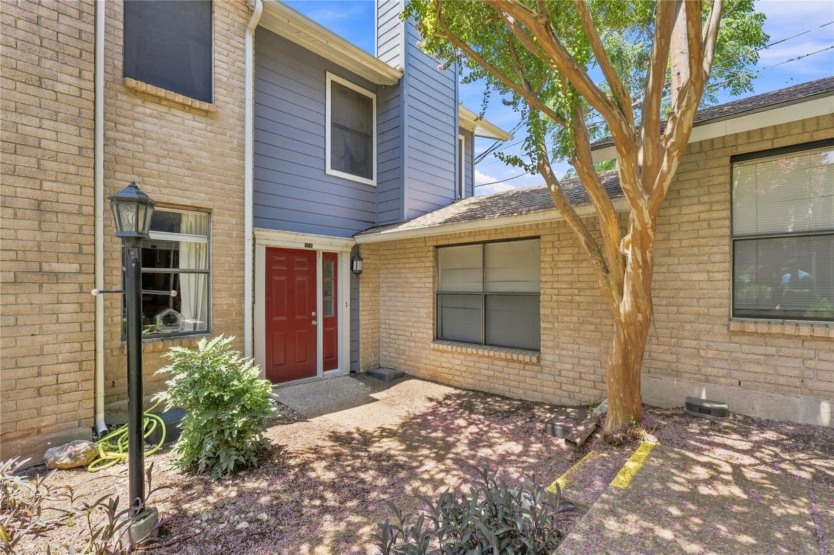 View 818 Banister LN in Austin 818 Banister LN - property photo 1 - Luxury home in Austin, Austin, TX