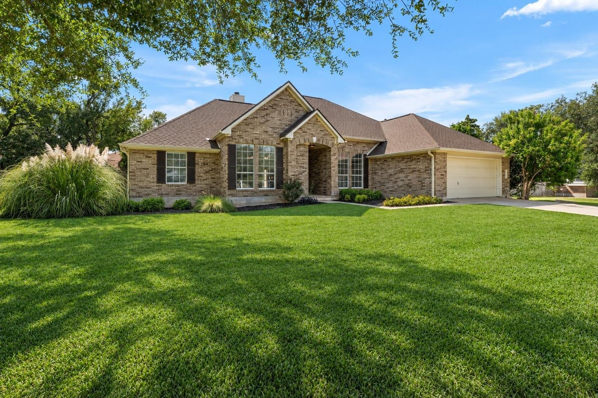 View 819 Blue Spring CIR in Oaklands Sec 01B 819 Blue Spring CIR - property photo 1 - Luxury home in Oaklands Sec 01B, Round Rock, TX