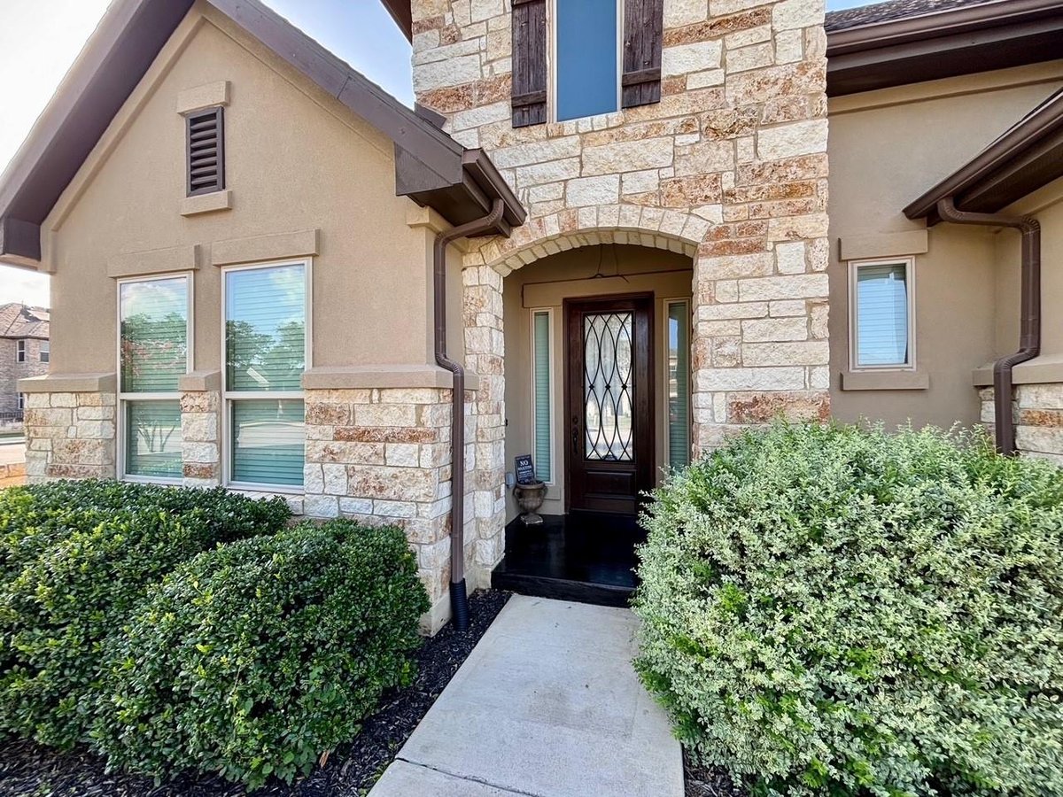View 820 Desaix DR in Amending Plat/Oakmont 820 Desaix DR - property photo 1 - Luxury home in Amending Plat/Oakmont, Georgetown, TX