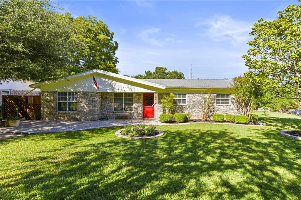 View 820 Walnut Creek Dr in North Oaks 820 Walnut Creek Dr - front exterior - Luxury home in North Oaks, Austin, TX