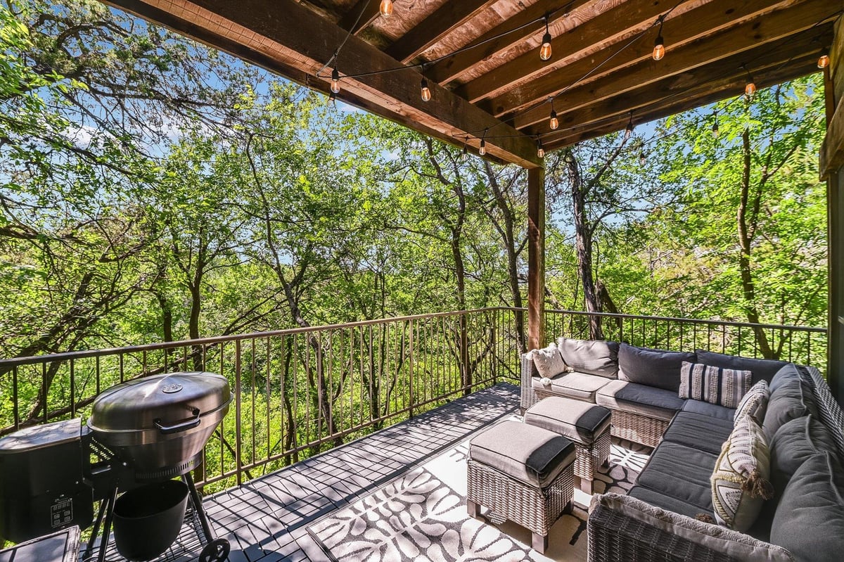 View 8200 Neely DR Unit #154 in Neelys Canyon Condo Amd 8200 Neely DR Unit #154 - property photo 1 - Luxury home in Neelys Canyon Condo Amd, Austin, TX