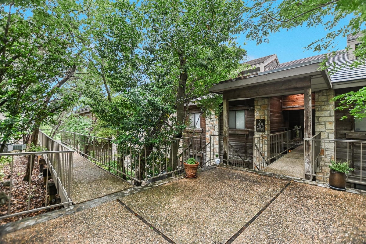 View 8200 Neely DR Unit #212 in Neelys Canyon Condo Amd 8200 Neely DR Unit #212 - property photo 1 - Luxury home in Neelys Canyon Condo Amd, Austin, TX