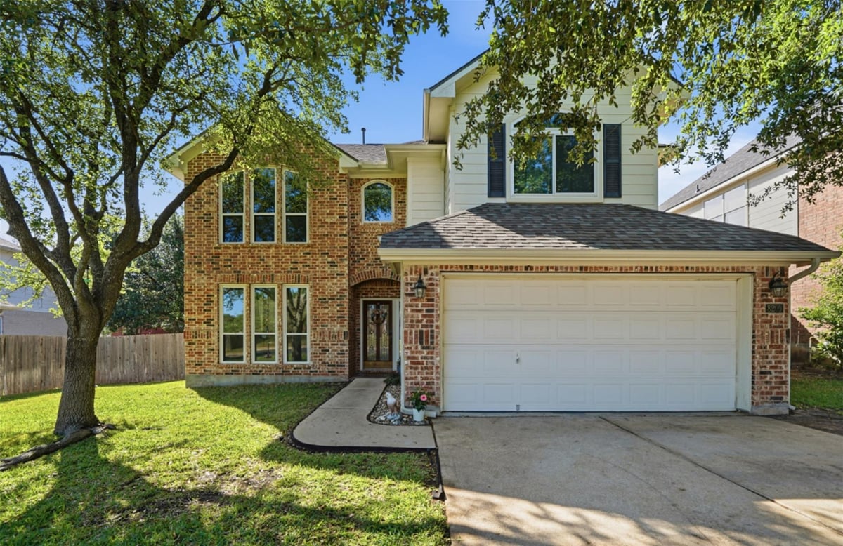 Living area at 8200 Sunburst Pkwy - 4 bed 3 bath home