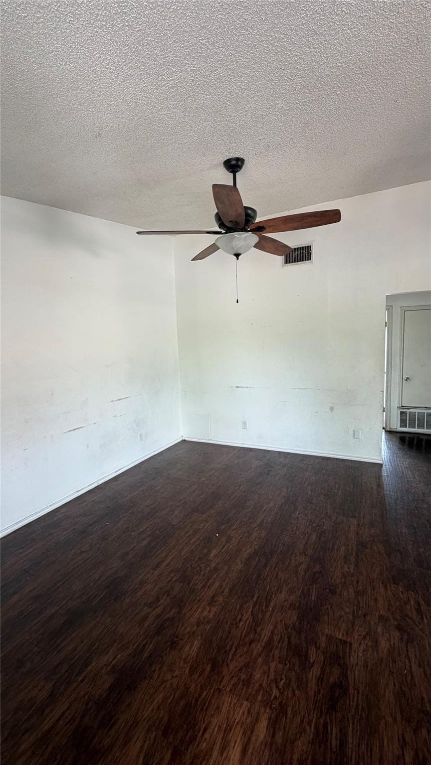 Living area at 8201 Riverstone Dr - Colony Meadows Sec 01, Austin, TX