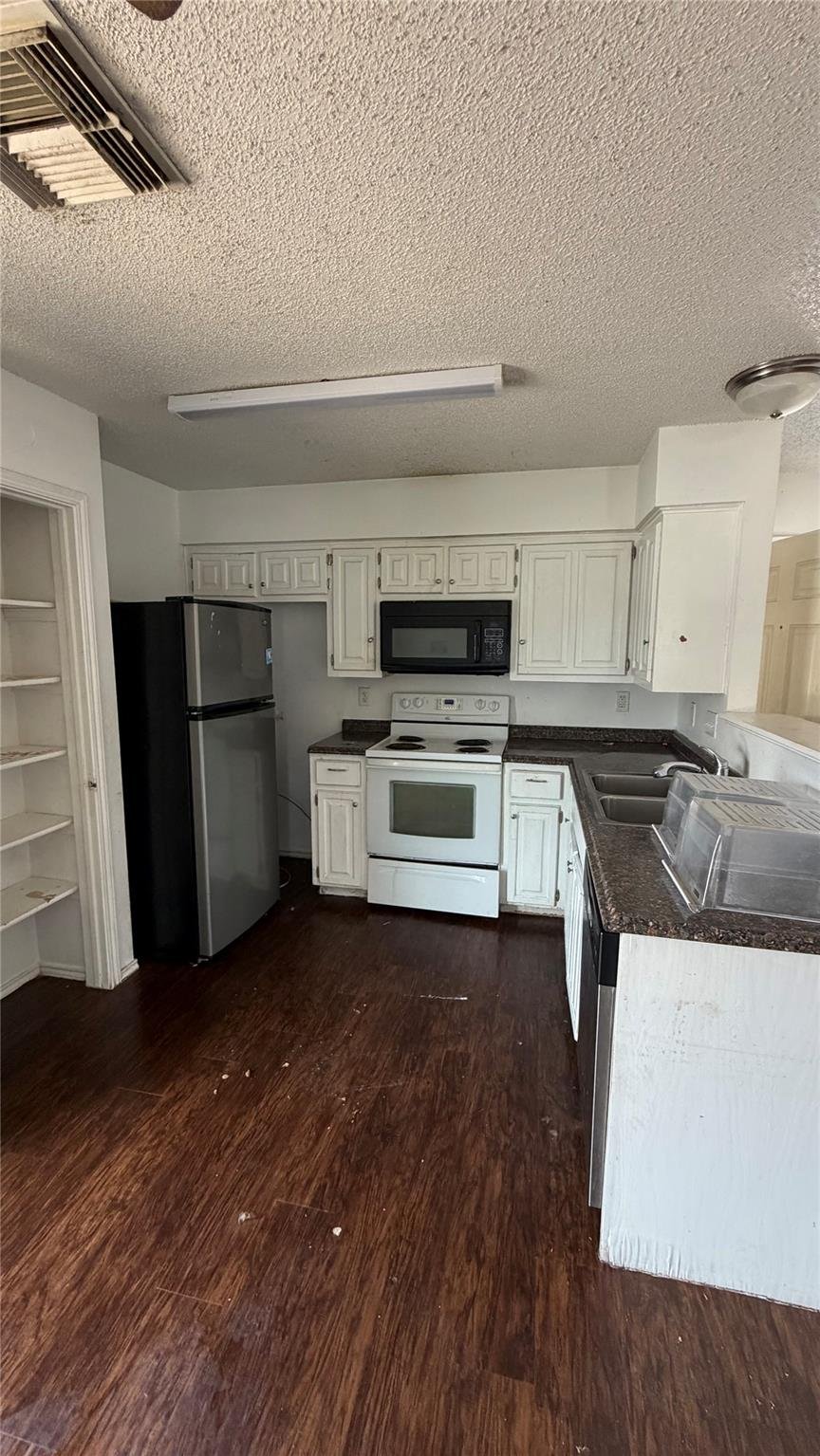 Primary bedroom at 8201 Riverstone Dr - Colony Meadows Sec 01, Austin, TX