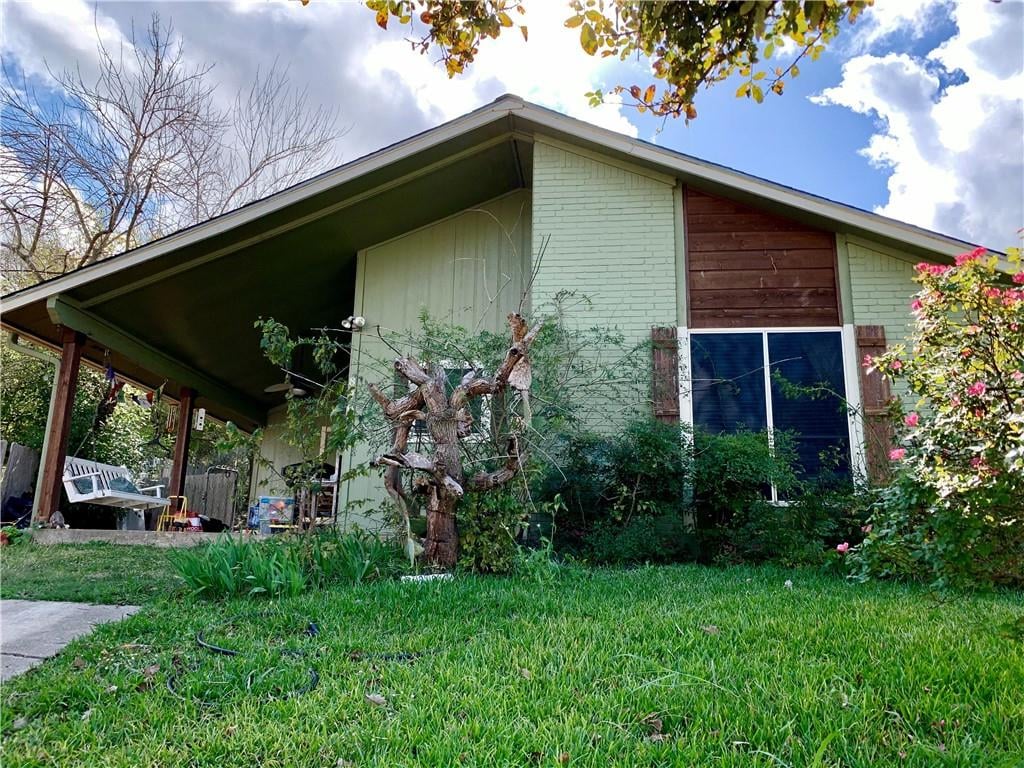 View 8207 Kellog Ct in Oak Plantations 8207 Kellog Ct - front exterior - Luxury home in Oak Plantations, Austin, TX