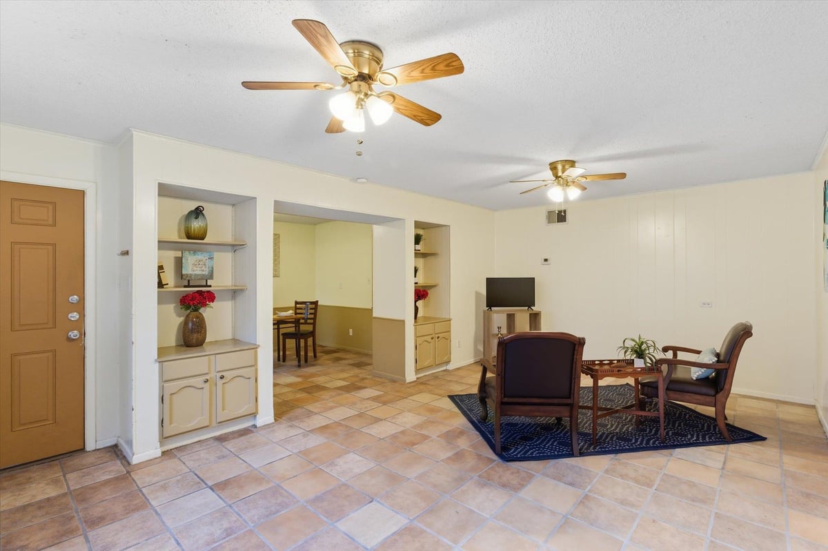 Living area at 821 Old Ranch Rd 12 - 3 bed 2 bath home