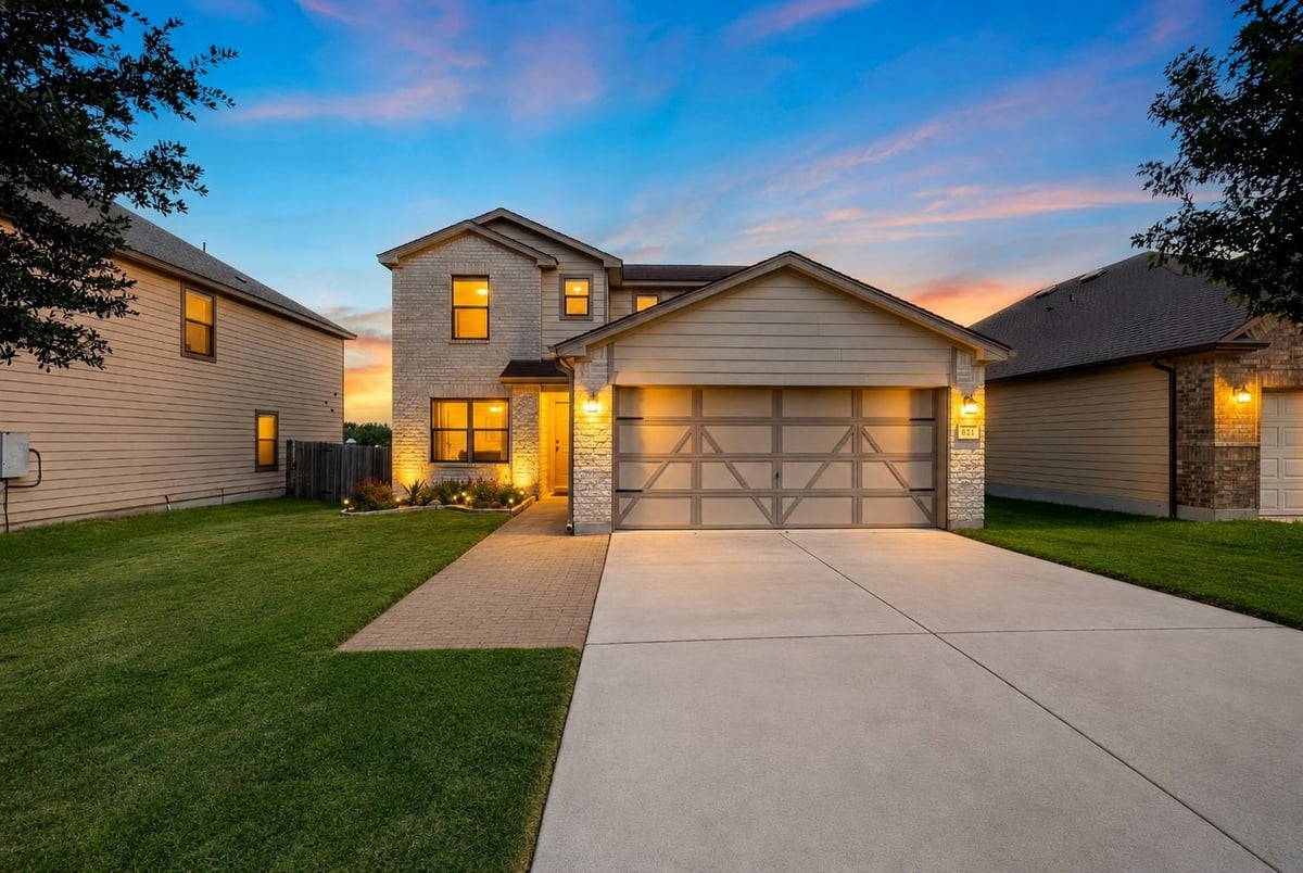 View 821 Tumbleweed Trl in Village Of Sage Meadows 821 Tumbleweed Trl - front exterior - Luxury home in Village Of Sage Meadows, Temple, TX