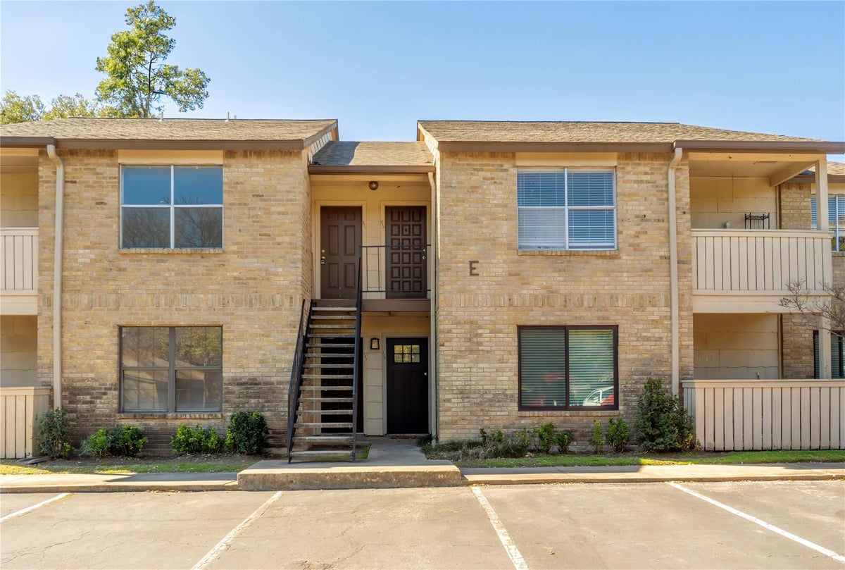 View 8210 Bent Tree Rd Unit #131 in The Arbors Condominiums 8210 Bent Tree Rd Unit #131 - front exterior - Luxury home in The Arbors Condominiums, Austin, TX