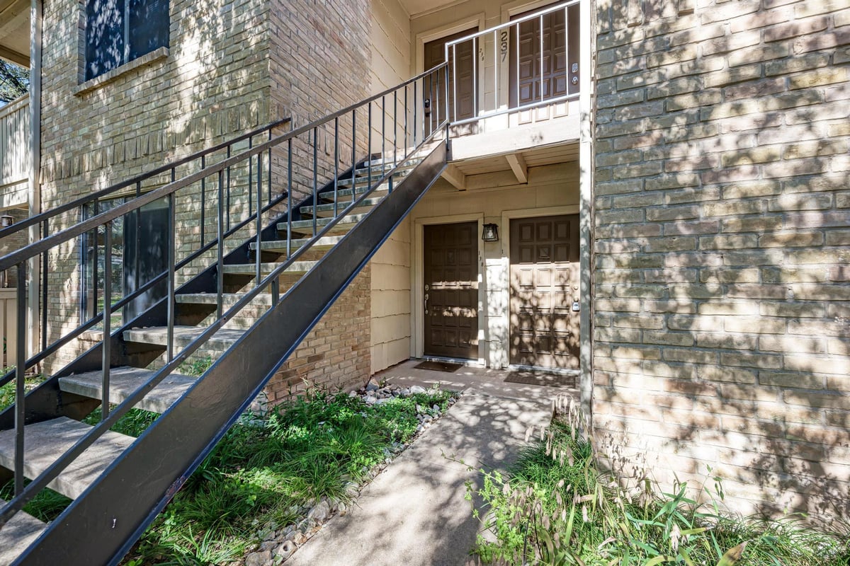 Primary bedroom at 8210 Bent Tree Rd Unit #138 - 1 bed 1 bath home