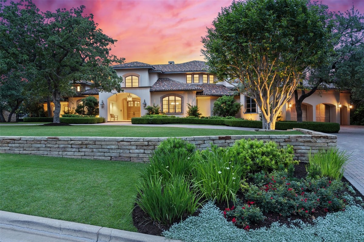 View 8210 Chalk Knoll DR in Barton Creek Sec G Ph 02 8210 Chalk Knoll DR - property photo 1 - Luxury home in Barton Creek Sec G Ph 02, Austin, TX