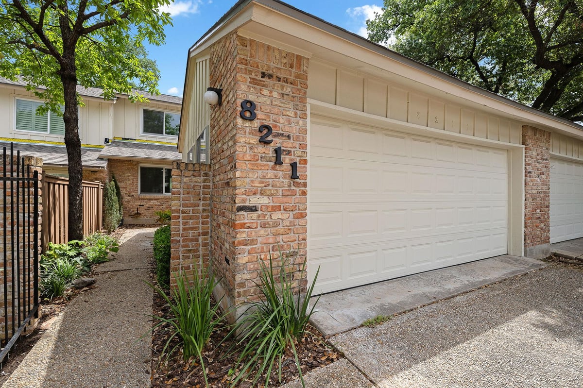 View 8211 Greenslope DR in Summer Wood Sec 01 Amd 8211 Greenslope DR - property photo 1 - Luxury home in Summer Wood Sec 01 Amd, Austin, TX