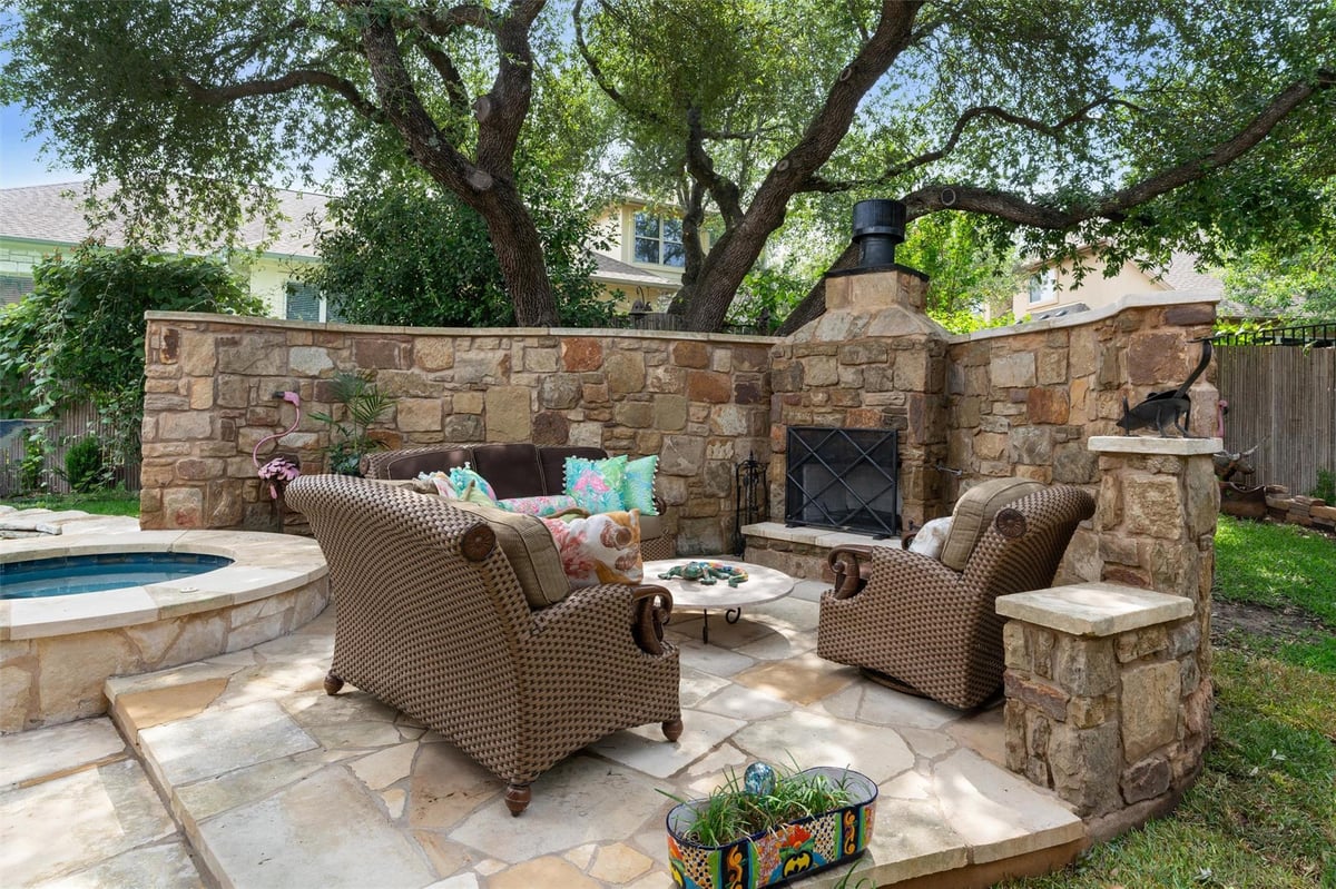 View 8212 Denali Pkwy in Grandview Hills Sec 08 Amd 8212 Denali Pkwy - front exterior - Luxury home in Grandview Hills Sec 08 Amd, Austin, TX