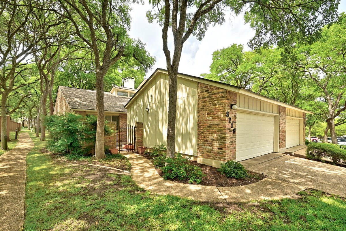 View 8218 Summer Place Dr in Summer Wood Sec 05 Amd 8218 Summer Place Dr - front exterior - Luxury home in Summer Wood Sec 05 Amd, Austin, TX