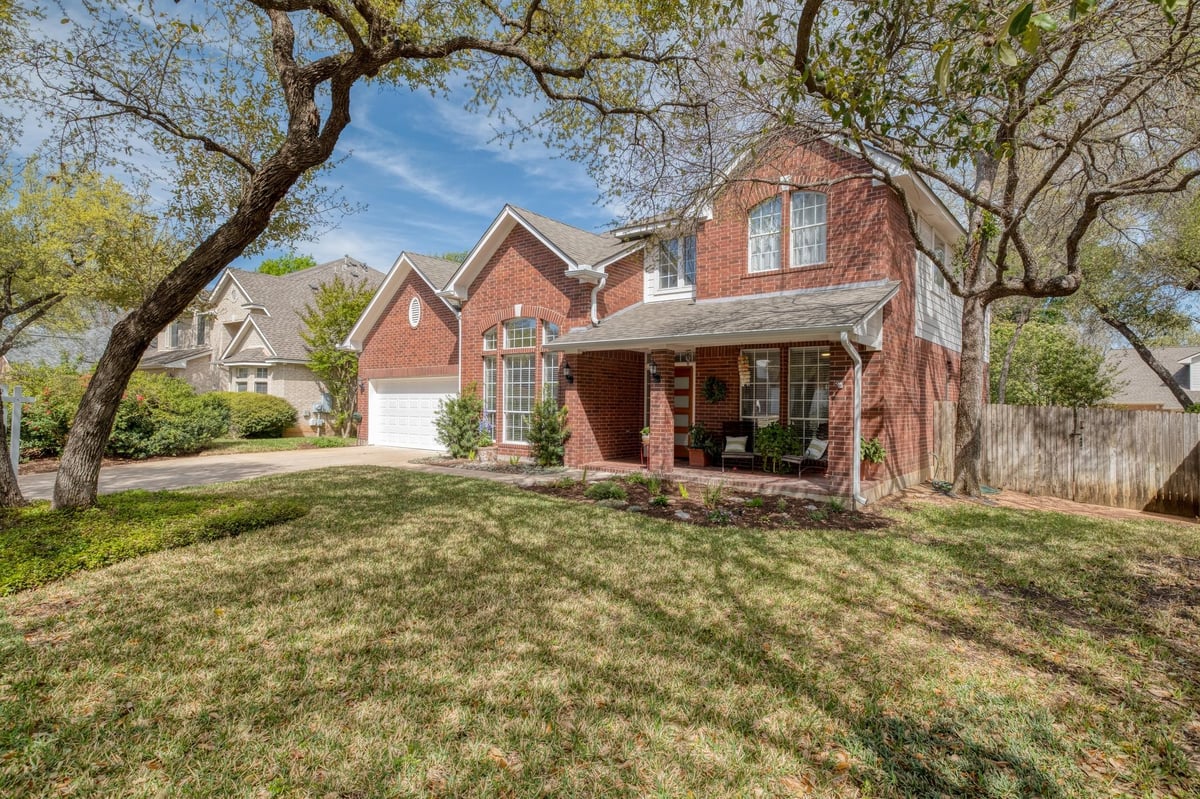 Living area at 8221 Fern Bluff Ave - 4 bed 2 bath home