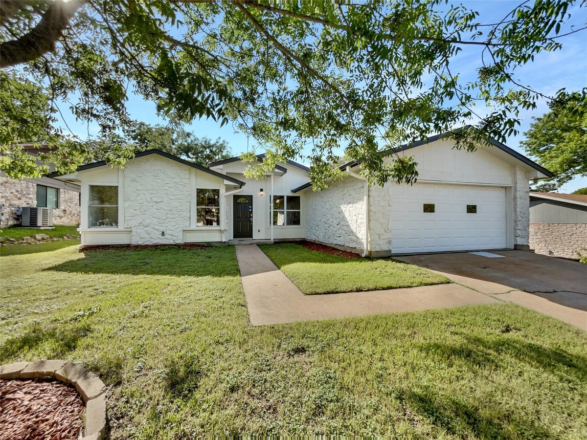 View 8222 Kearsarge Dr in Shiloh Ph 02 Sec 01 Amd 8222 Kearsarge Dr - front exterior - Luxury home in Shiloh Ph 02 Sec 01 Amd, Austin, TX