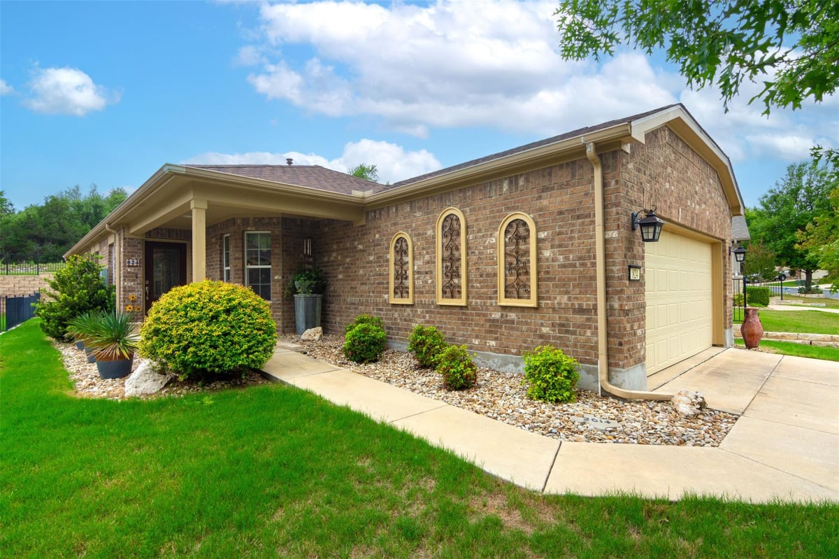 824 Salado Creek Ln - front exterior - Luxury home in Sun City Texas, Georgetown, TX