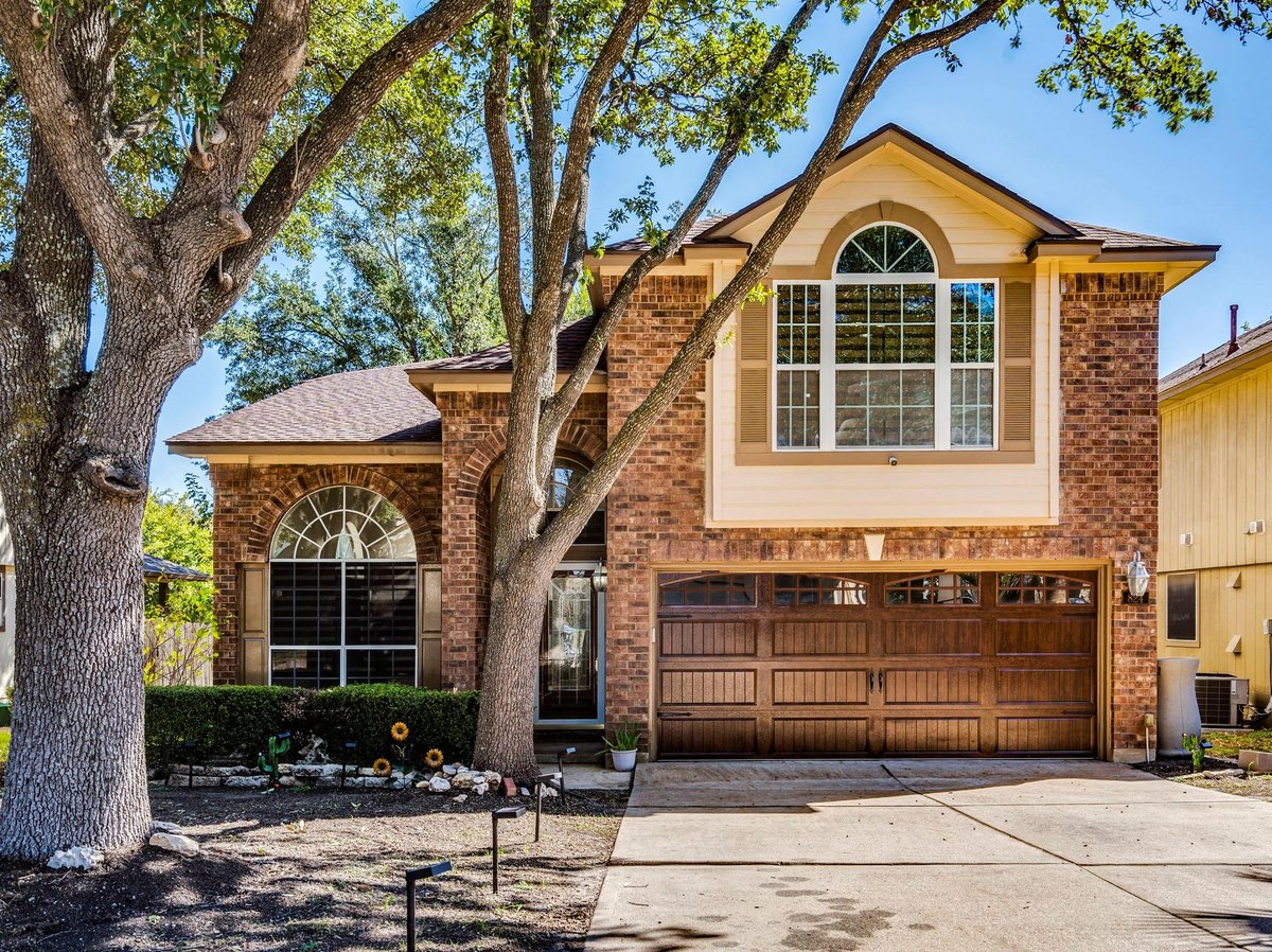 View 824 Whitehall Dr in Windermere Ph F Sec 03 824 Whitehall Dr - property photo 1 - Luxury home in Windermere Ph F Sec 03, Pflugerville, TX