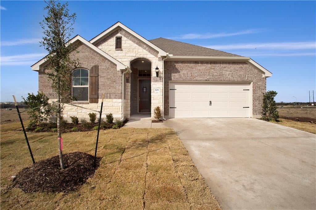 View 829 Spinnaker LOOP 829 Spinnaker LOOP - front exterior - Luxury home in Kyle, TX