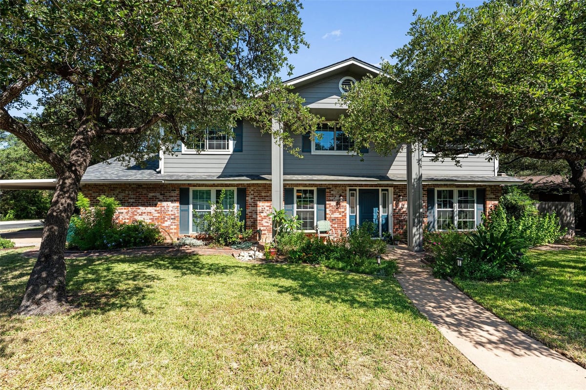 View 8300 Grayledge DR in Heritage Hills Sec 02 8300 Grayledge DR - property photo 1 - Luxury home in Heritage Hills Sec 02, Austin, TX