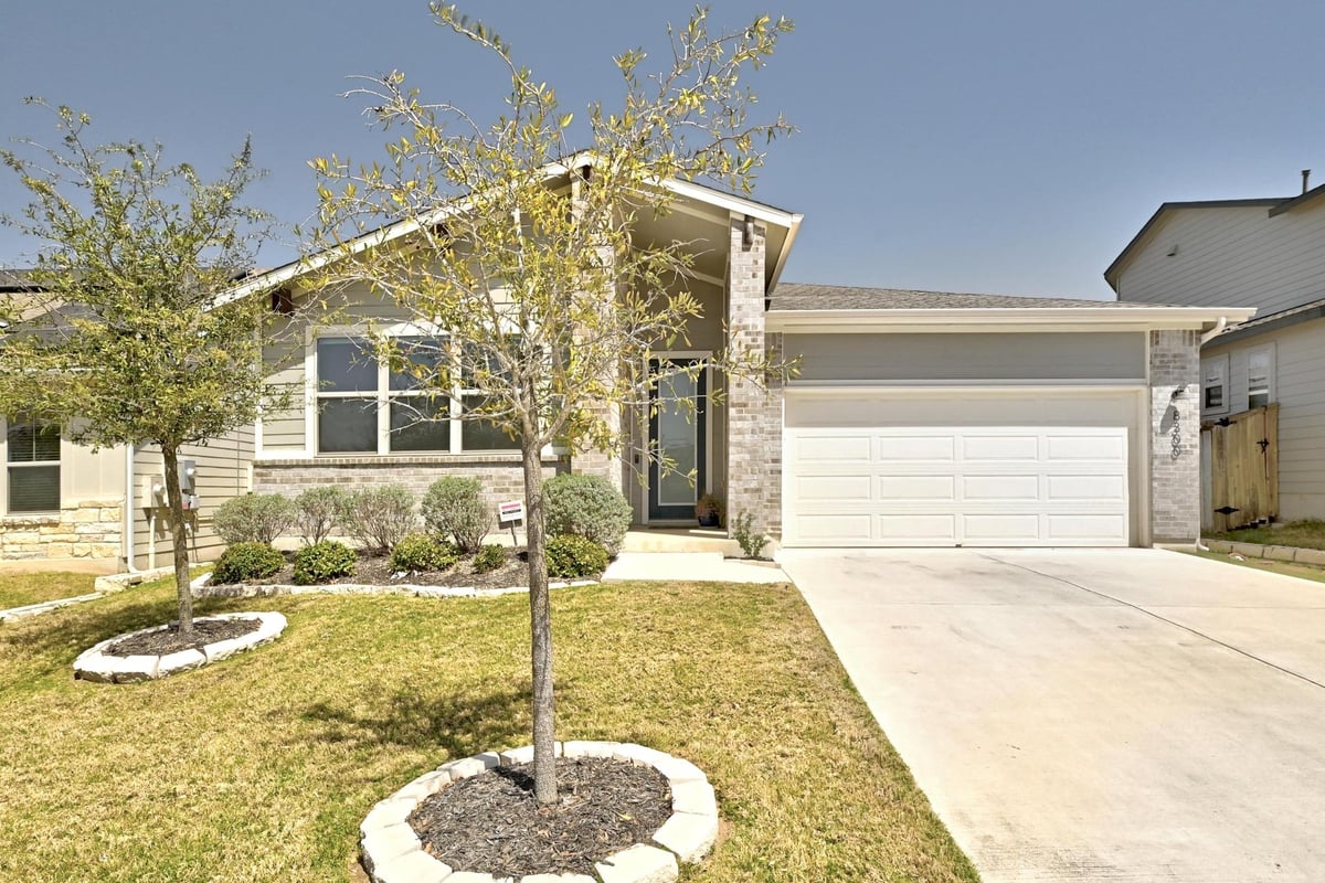 View 8300 Turnberry LN in Addison 8300 Turnberry LN - property photo 1 - Luxury home in Addison, Austin, TX