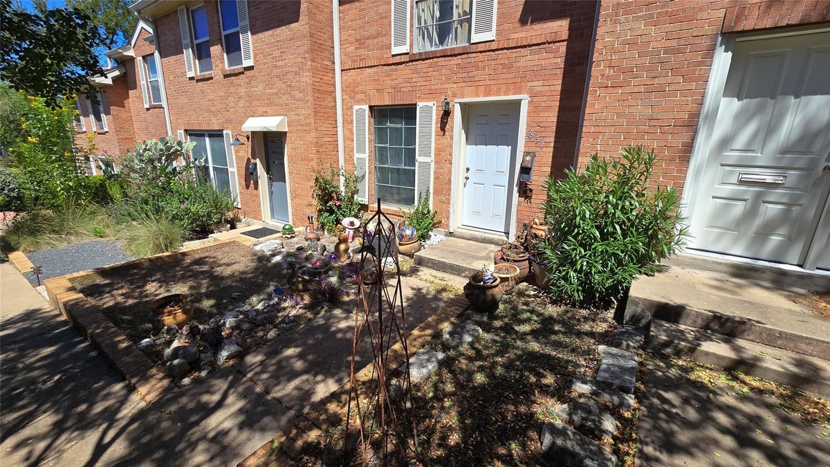 View 831 E Oltorf ST Unit #831 in Council Ridge Condominia Amd 831 E Oltorf ST Unit #831 - front exterior - Luxury home in Council Ridge Condominia Amd, Austin, TX