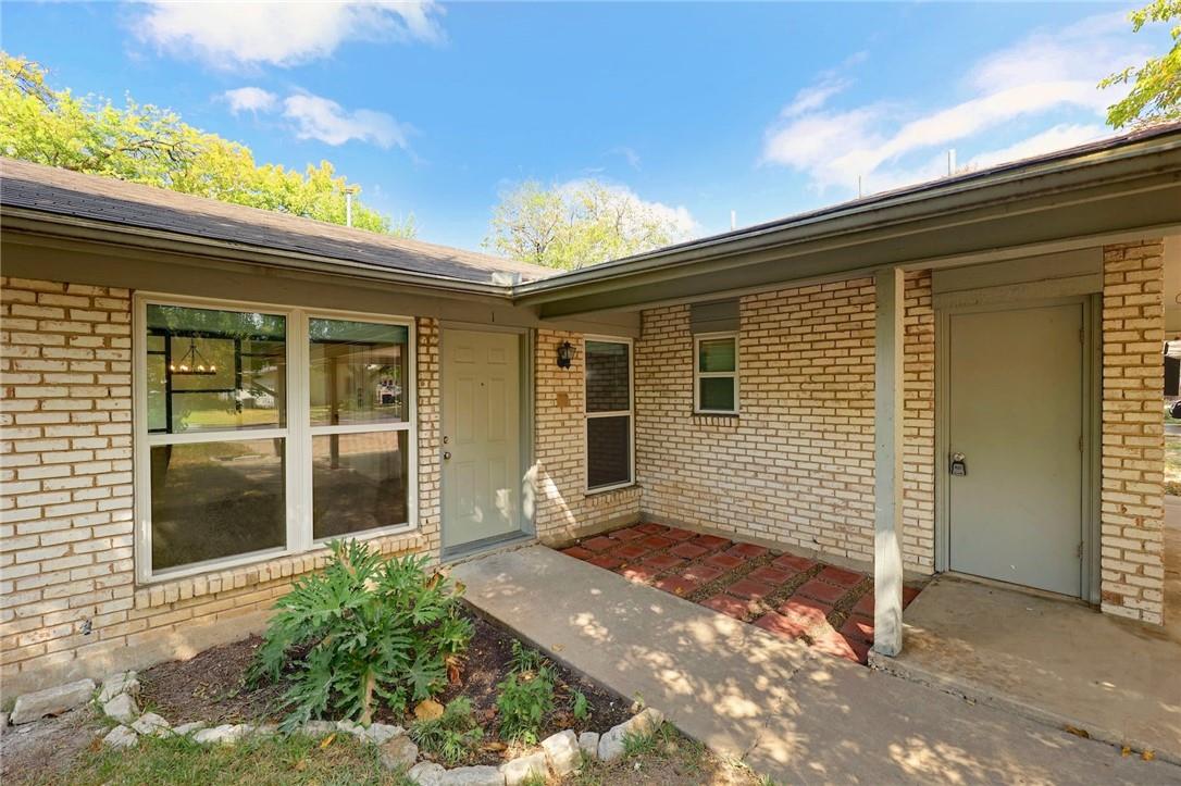View 8312 Bowling Green DR Unit #2 in Dixie Terrace 8312 Bowling Green DR Unit #2 - property photo 1 - Luxury home in Dixie Terrace, Austin, TX