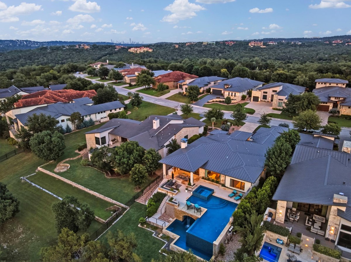 8312 Carranzo DR - front exterior - Luxury home in Amarra Drive Ph 03, Austin, TX