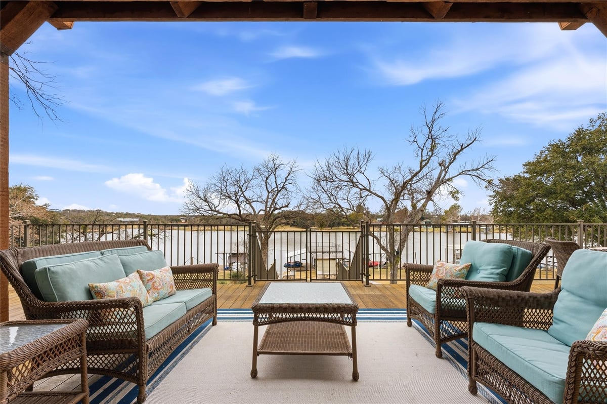 Living area at 833 Sandy Mountain Dr - 3 bed 2 bath home