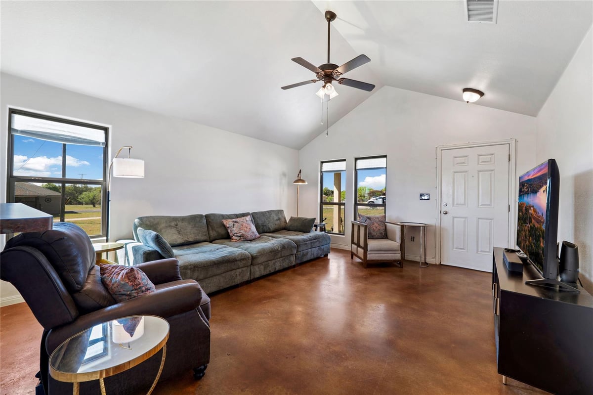 Bathroom at 833 Thousand Oaks Trl - 3 bed 2 bath home
