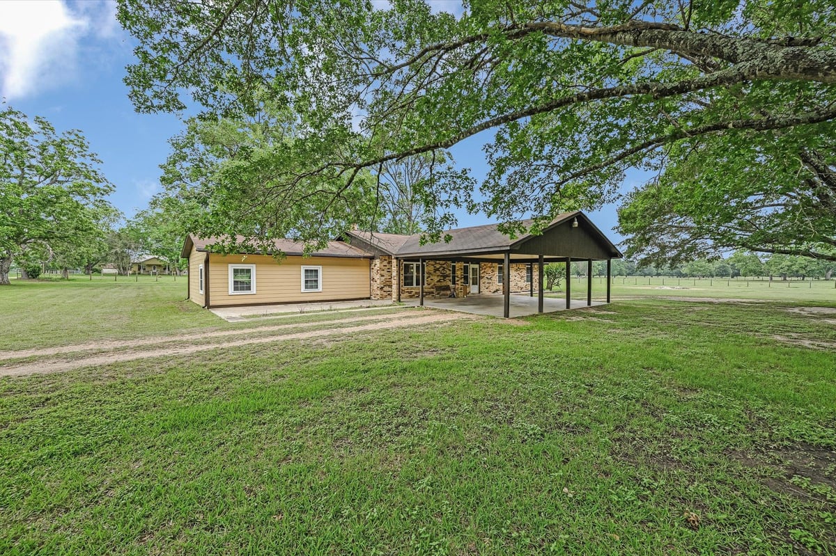 View 835 Jones ST in Lomas, L 835 Jones ST - front exterior - Luxury home in Lomas, L, Smithville, TX
