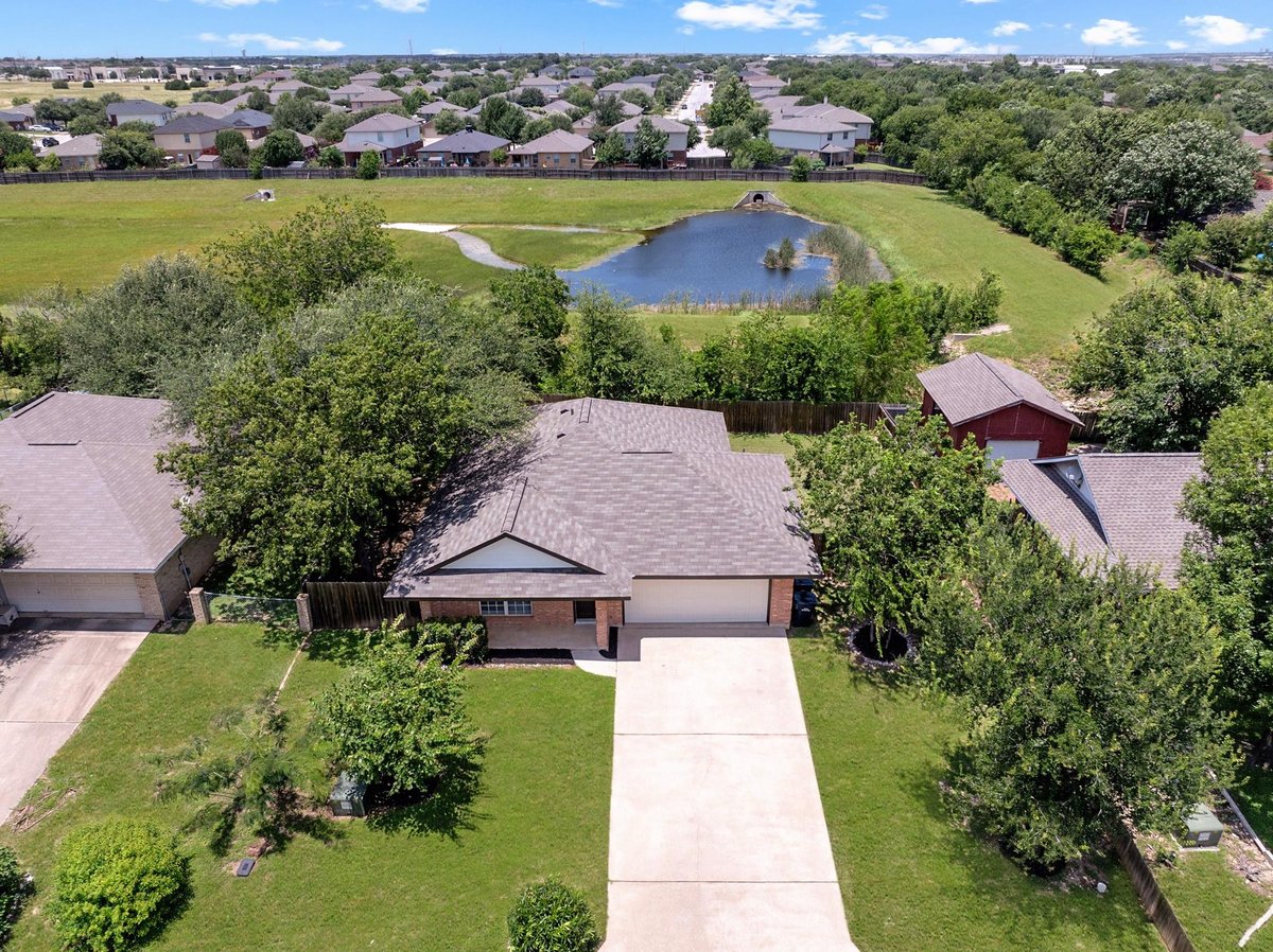 View 837 Eagles WAY in Mason Creek North Sec 01 Rep 837 Eagles WAY - front exterior - Luxury home in Mason Creek North Sec 01 Rep, Leander, TX