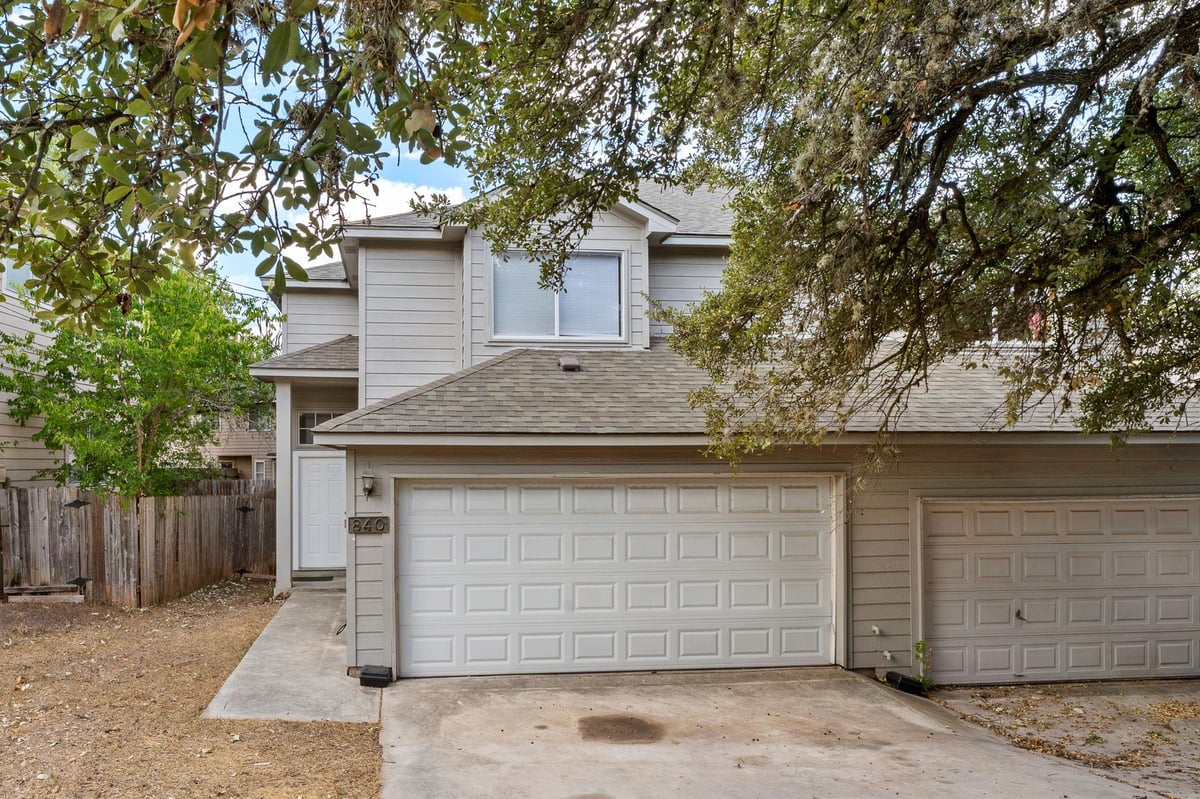 View 840 Sagewood Trl in Hughson Heights Sec 3-C 840 Sagewood Trl - property photo 1 - Luxury home in Hughson Heights Sec 3-C, San Marcos, TX