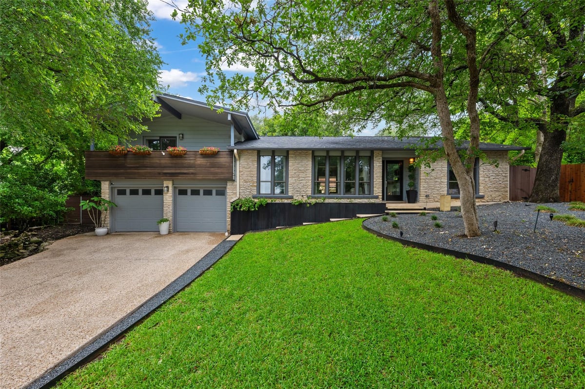View 8400 Mesa Doble LN in Twin Mesa 8400 Mesa Doble LN - property photo 1 - Luxury home in Twin Mesa, Austin, TX