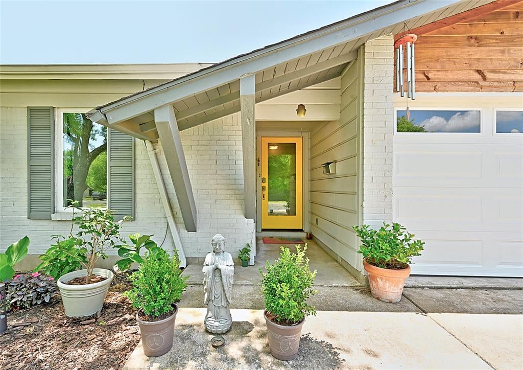 View 8425 Bangor Bnd in Colony North Sec 03 8425 Bangor Bnd - front exterior - Luxury home in Colony North Sec 03, Austin, TX