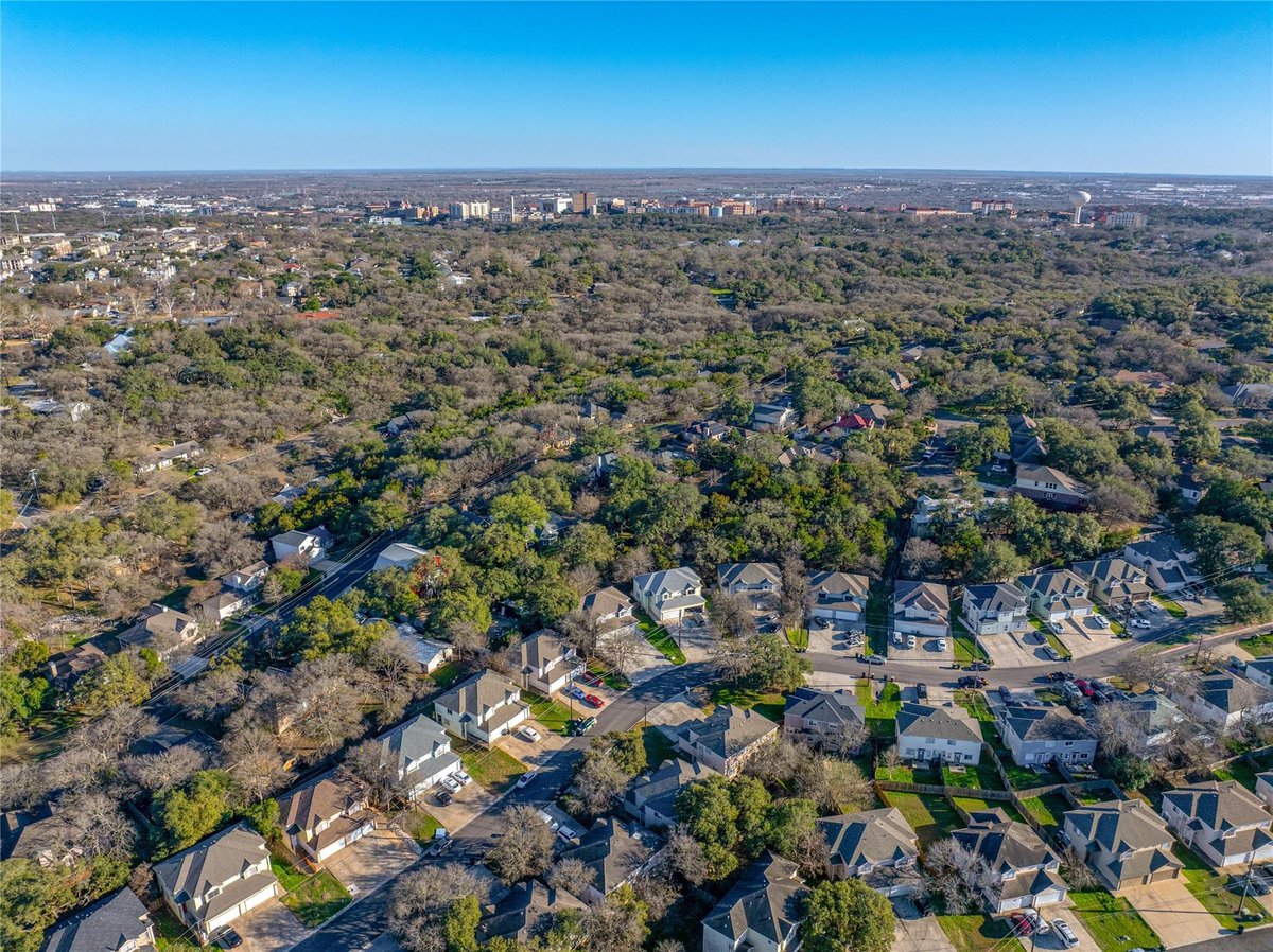 Living area at 844-846 Sagewood Trl - Hughson Heights Sec 3-C, San Marcos, TX