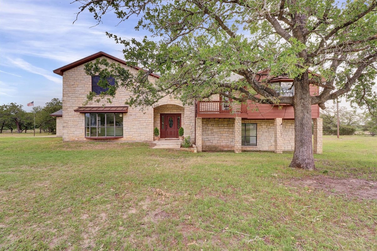View 847 Highway 95 S in Medford, William 847 Highway 95 S - front exterior - Luxury home in Medford, William, Smithville, TX