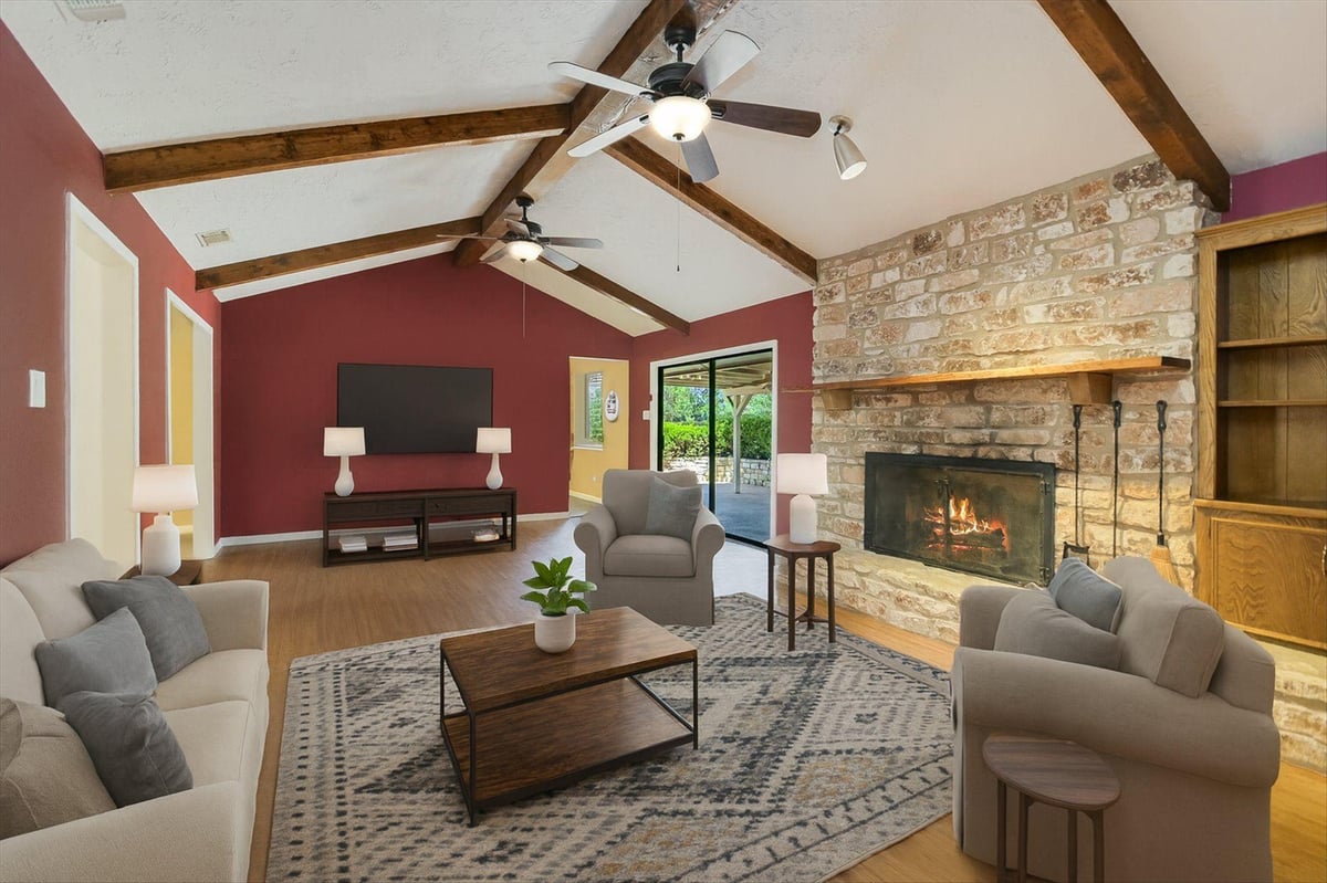 Living area at 85 BROOKHOLLOW Dr - 4 bed 3 bath home