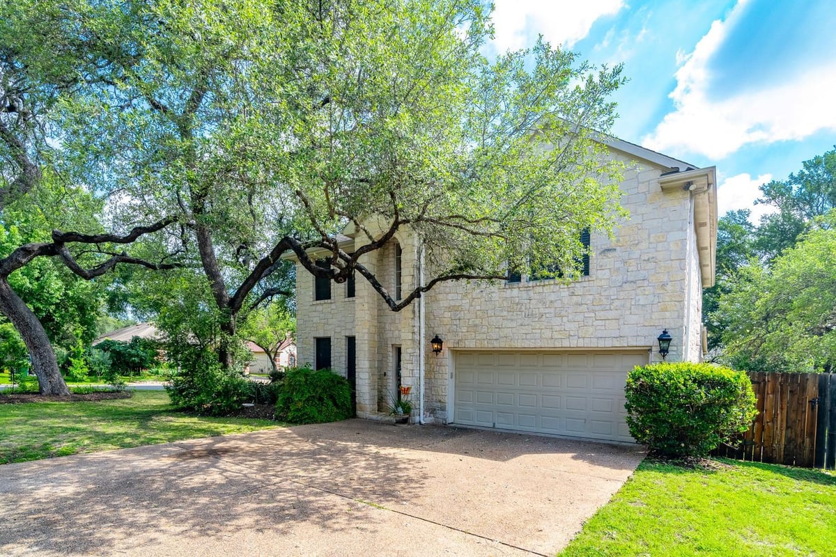 View 8501 Fulbright LN in Village At Western Oaks Sec 18 8501 Fulbright LN - property photo 1 - Luxury home in Village At Western Oaks Sec 18, Austin, TX