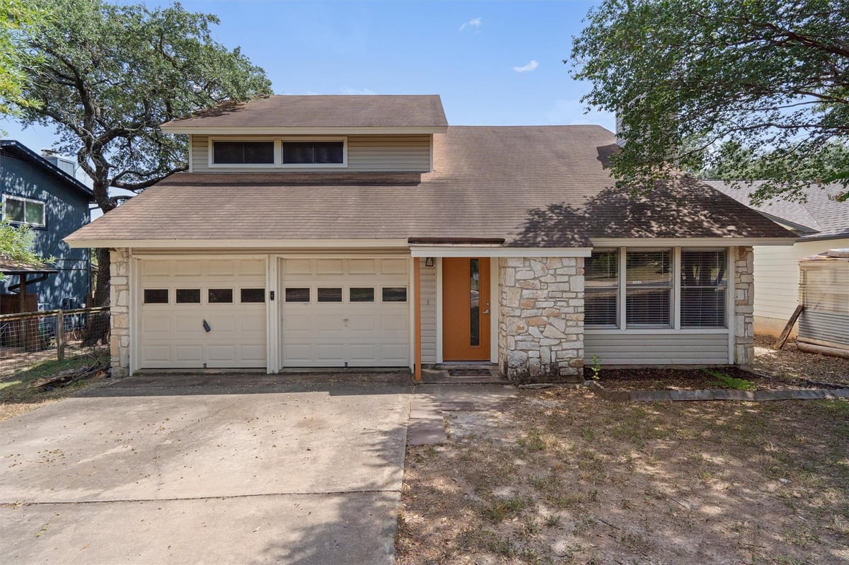 View 8501 Selway DR in Windmill Run Sec 02-A 8501 Selway DR - property photo 1 - Luxury home in Windmill Run Sec 02-A, Austin, TX
