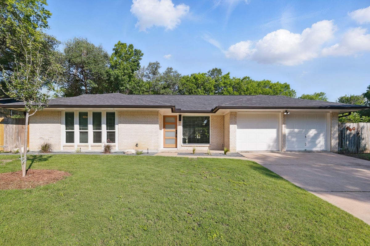 View 8506 Shenandoah DR in Heritage Hills Sec 01 8506 Shenandoah DR - front exterior - Luxury home in Heritage Hills Sec 01, Austin, TX