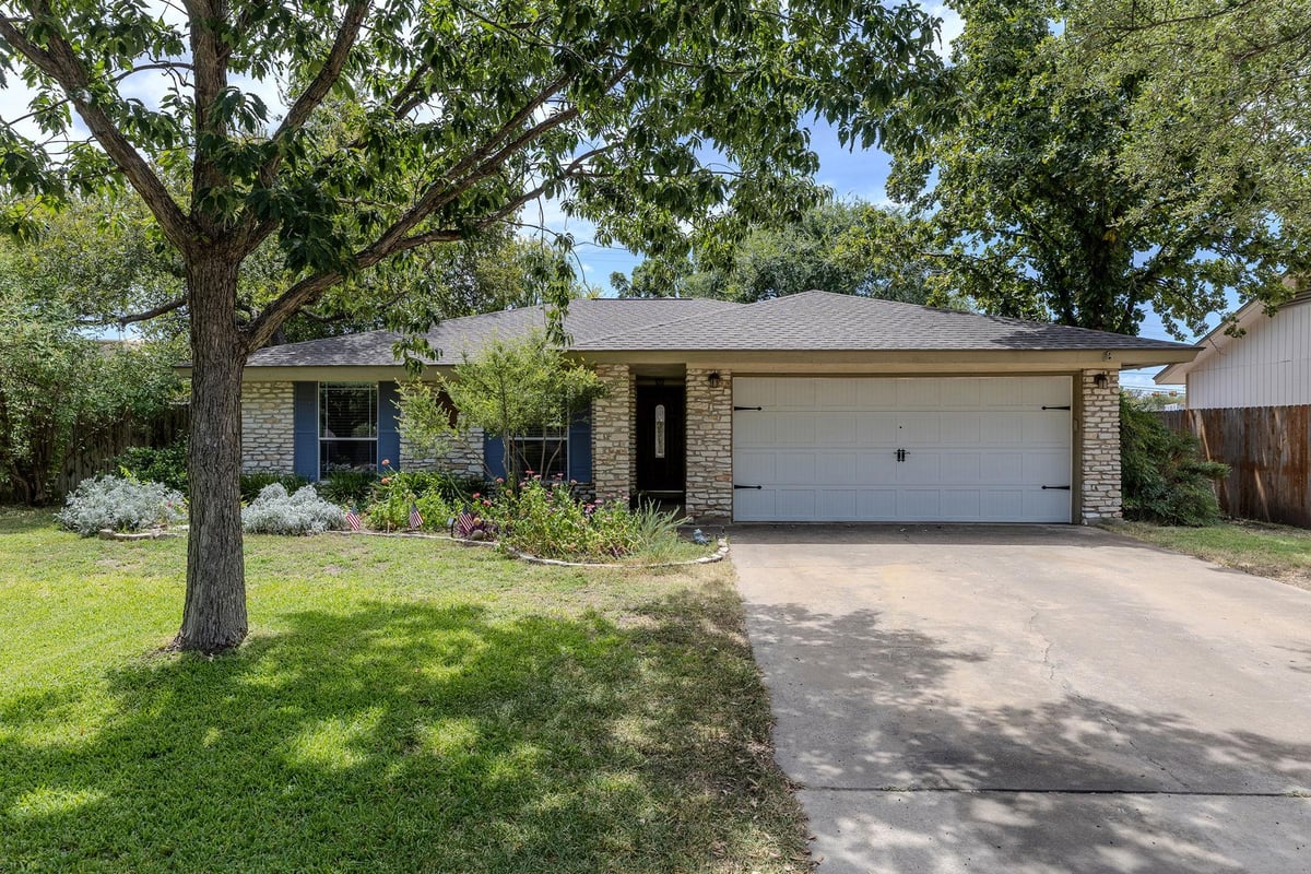 8509 Slant Oak DR - property photo 1 - Luxury home in Jolly Oaks, Austin, TX