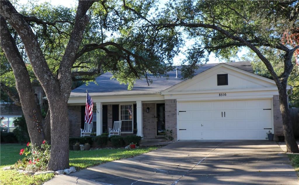 View 8516 W Potosi Cv in Woods Brushy Creek Sec 02 Ph 02 8516 W Potosi Cv - front exterior - Luxury home in Woods Brushy Creek Sec 02 Ph 02, Austin, TX