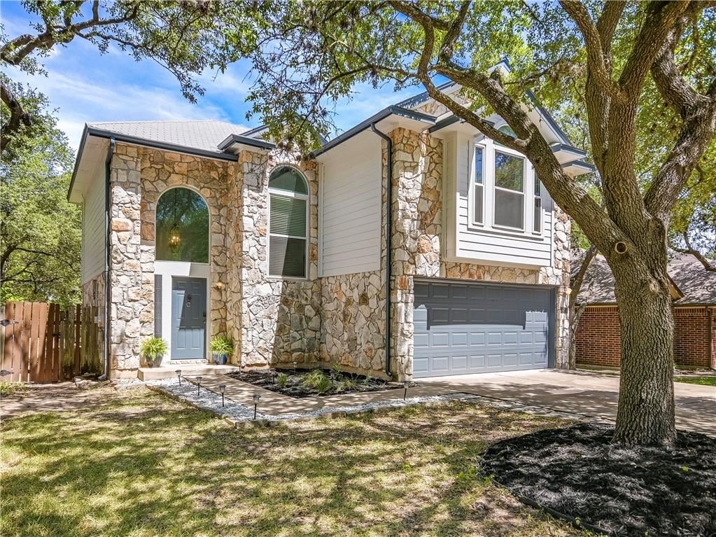 View 8517 Dempsey Ln in Parkwood Sec 01 Amd 8517 Dempsey Ln - front exterior - Luxury home in Parkwood Sec 01 Amd, Austin, TX