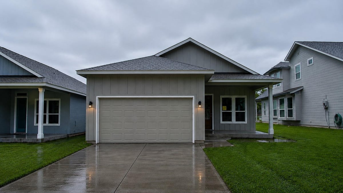 855 Cypress LN - front exterior - Luxury home in Yellowstone, Cottonwood Shores, TX