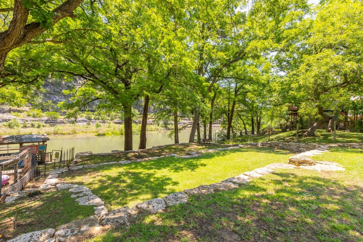 Living area at 8560 RIVER RD Rd - SCENIC VALLEY, New Braunfels, TX