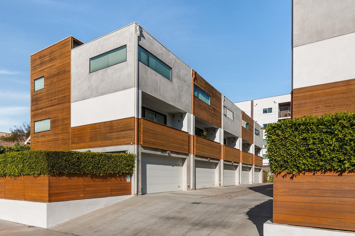 860 1/2 S Wilton Pl - front exterior - Luxury home in Hancock Park/Koreatown, Out of State, CA